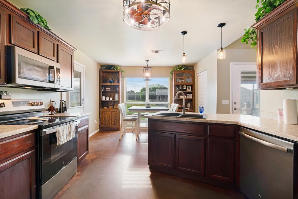 1890 County Road 34520 Sumner, TX 75486