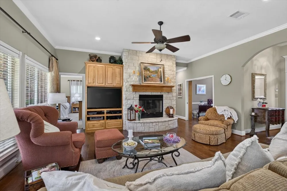 111 Trailwood Road Enchanted Oaks, TX 75156