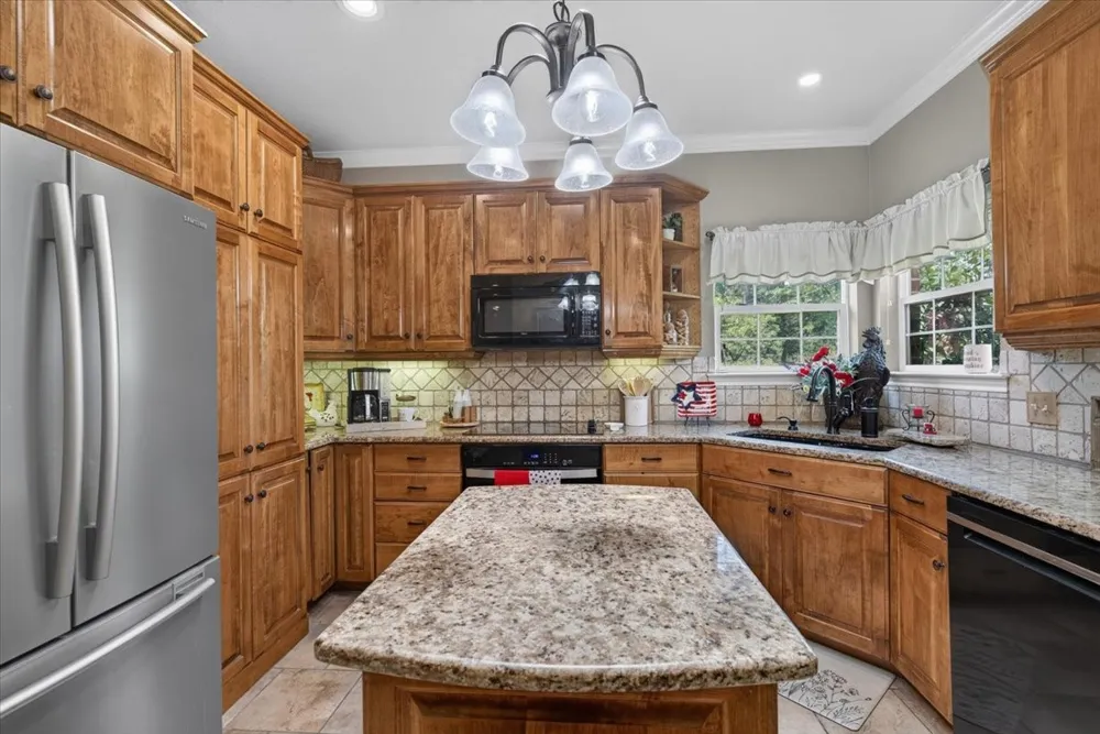 111 Trailwood Road Enchanted Oaks, TX 75156