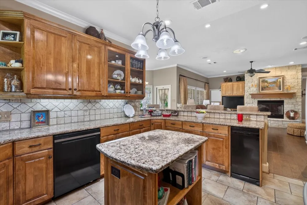 111 Trailwood Road Enchanted Oaks, TX 75156