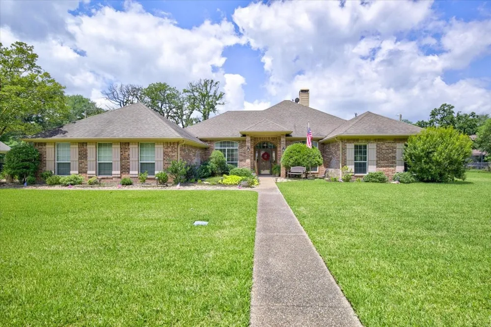 111 Trailwood Road Enchanted Oaks, TX 75156