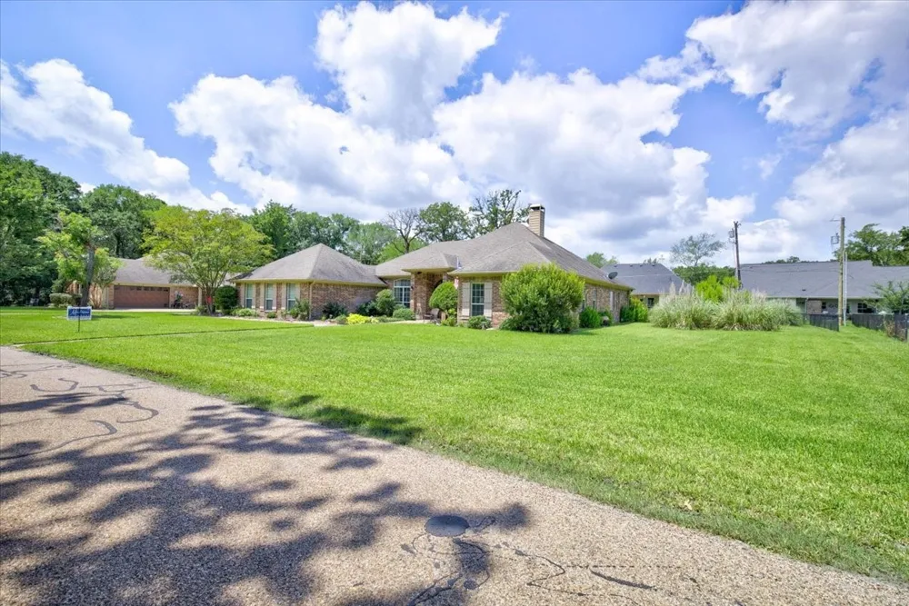 111 Trailwood Road Enchanted Oaks, TX 75156