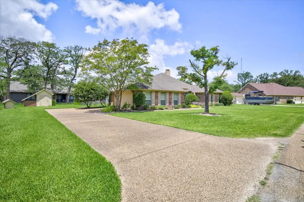 111 Trailwood Road Enchanted Oaks, TX 75156