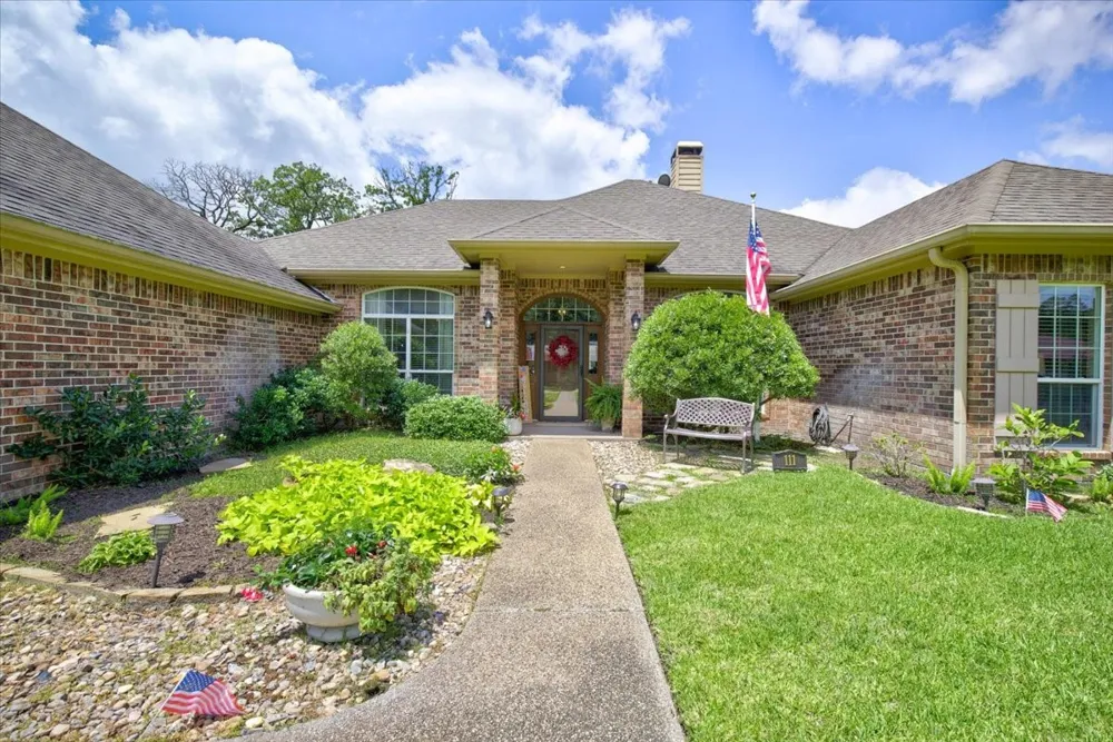 111 Trailwood Road Enchanted Oaks, TX 75156