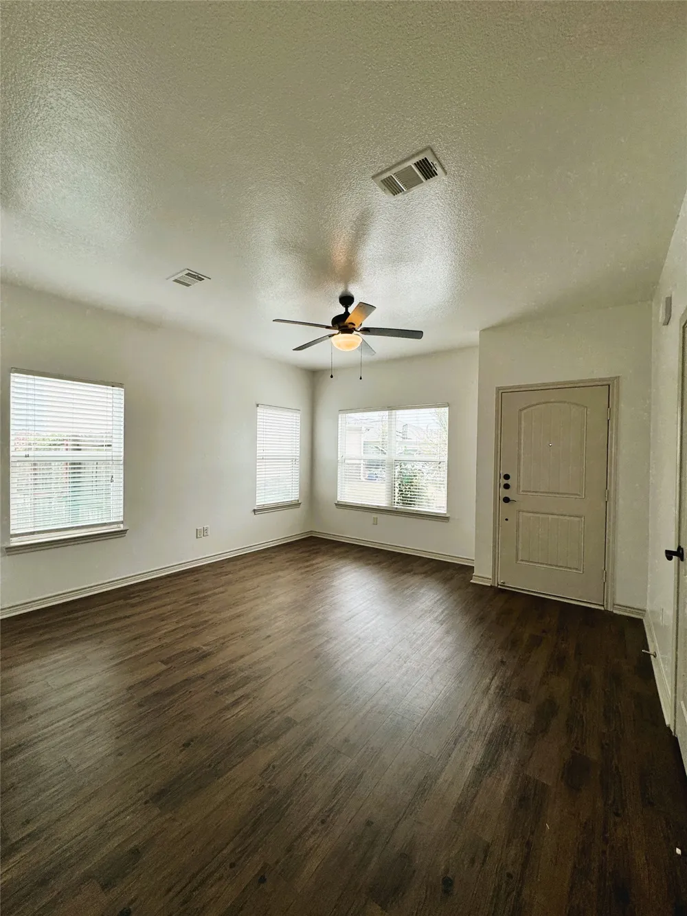 212 Lasso Circle Mabank, TX 75143