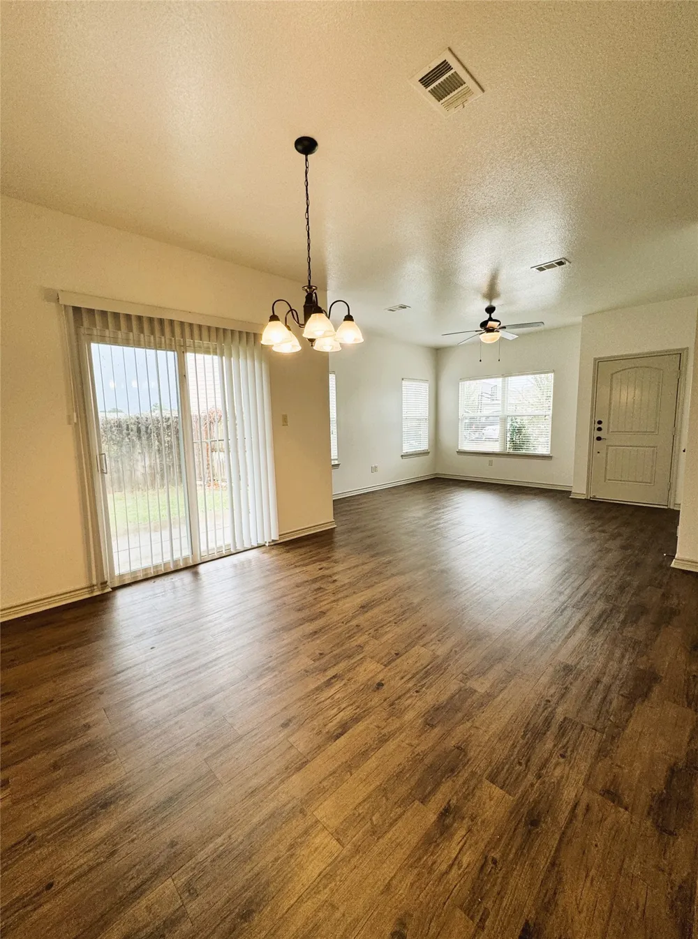 212 Lasso Circle Mabank, TX 75143