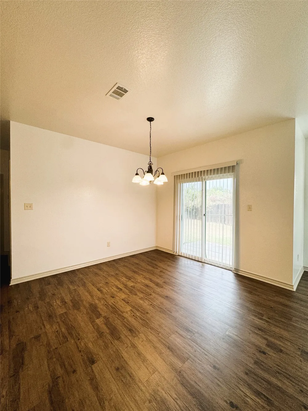 212 Lasso Circle Mabank, TX 75143