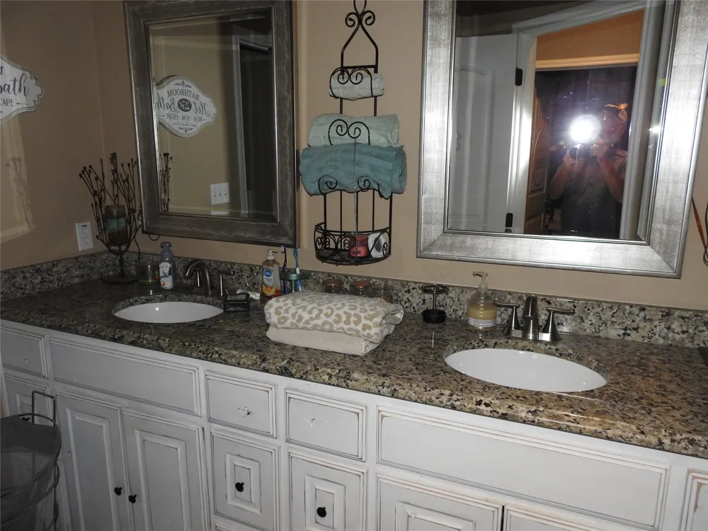1468 County Road 4015 Savoy, TX 75479