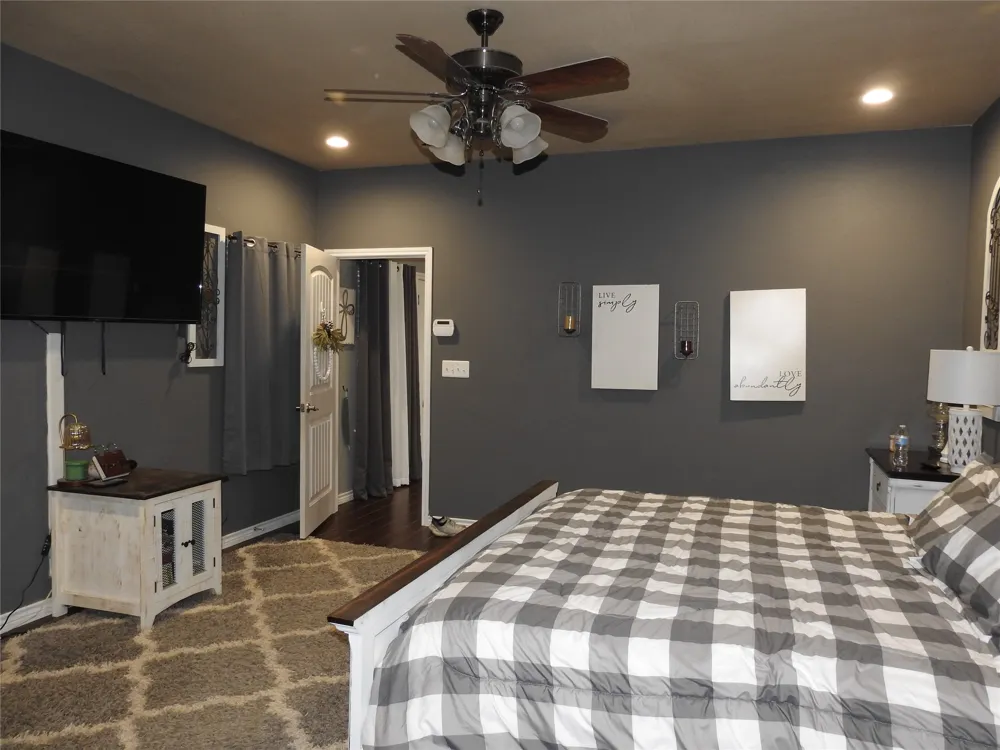 1468 County Road 4015 Savoy, TX 75479