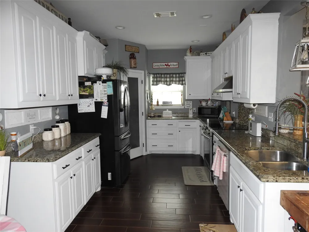 1468 County Road 4015 Savoy, TX 75479