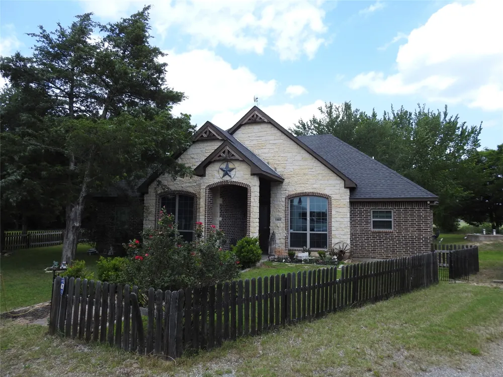 1468 County Road 4015 Savoy, TX 75479