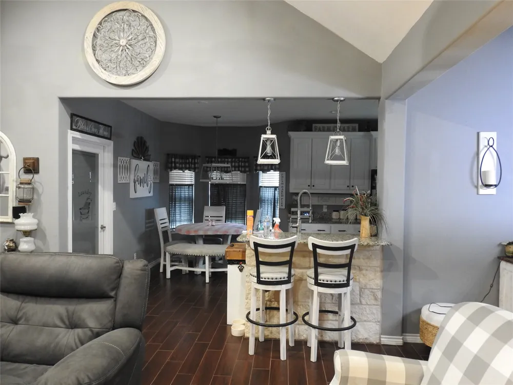 1468 County Road 4015 Savoy, TX 75479