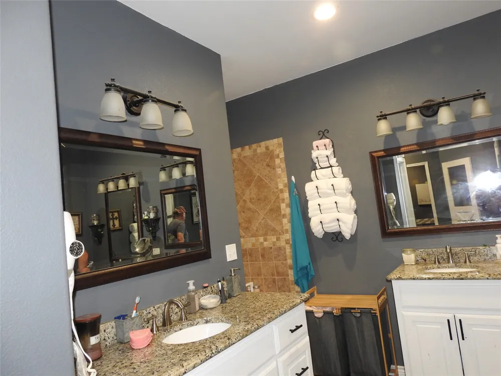 1468 County Road 4015 Savoy, TX 75479