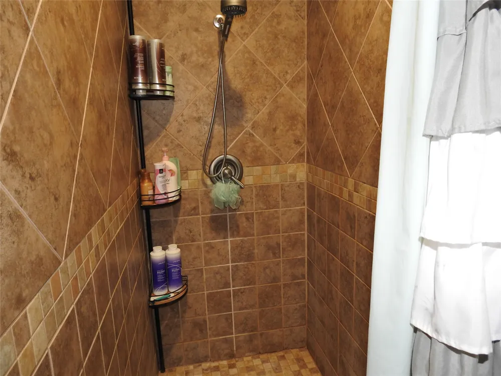 1468 County Road 4015 Savoy, TX 75479