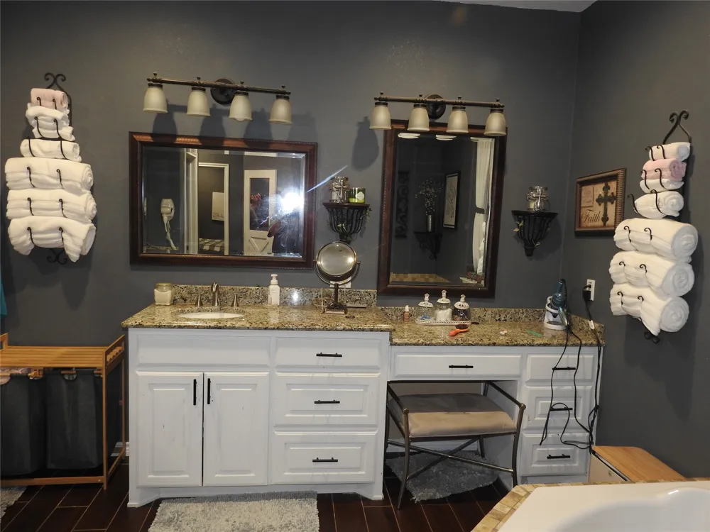 1468 County Road 4015 Savoy, TX 75479