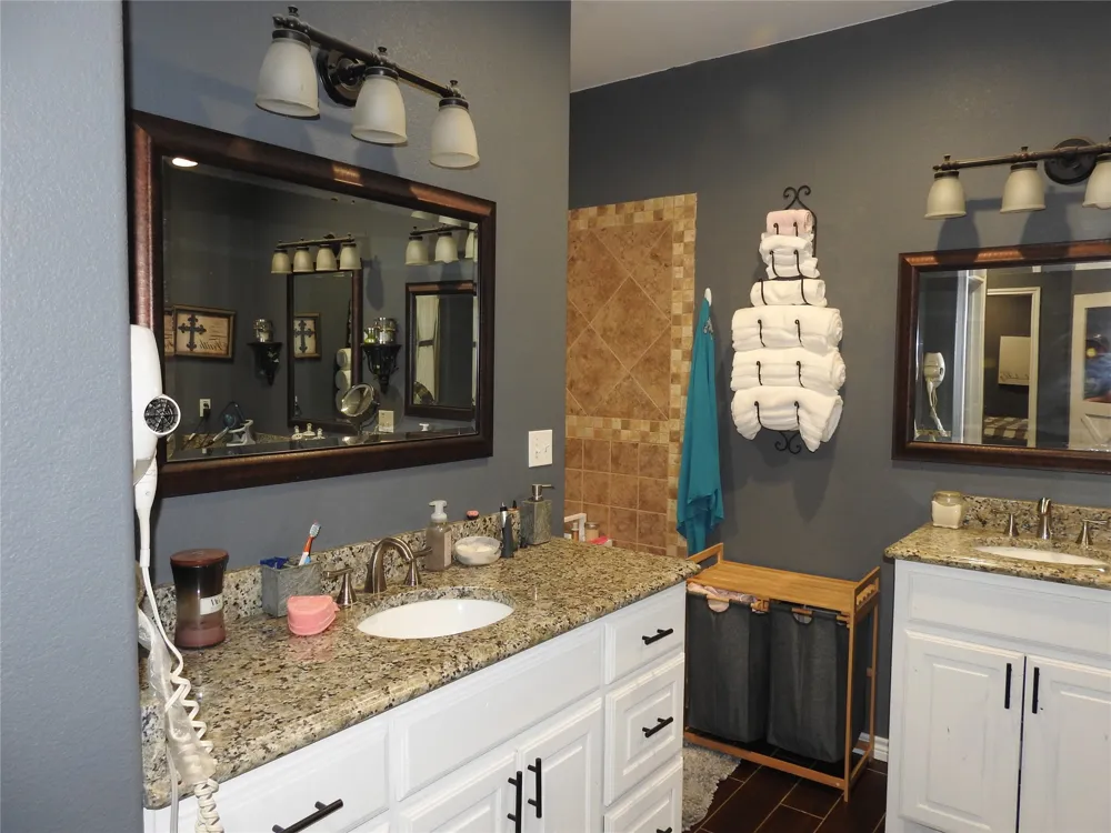 1468 County Road 4015 Savoy, TX 75479