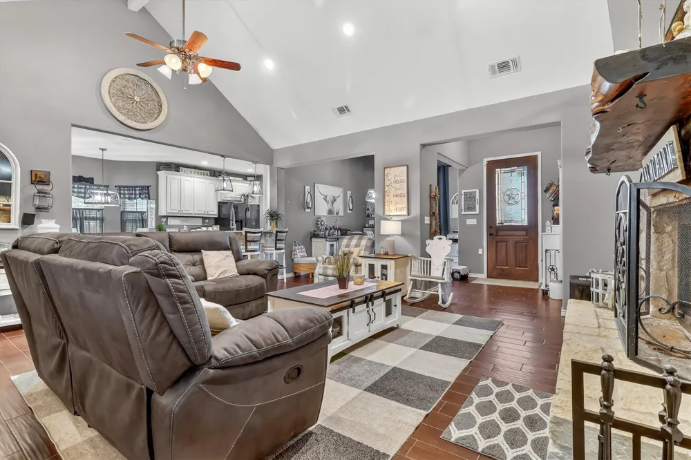 1468 County Road 4015 Savoy, TX 75479