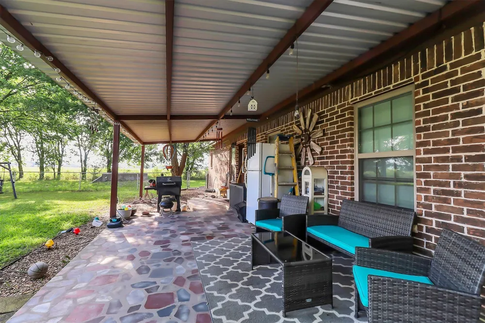 1468 County Road 4015 Savoy, TX 75479