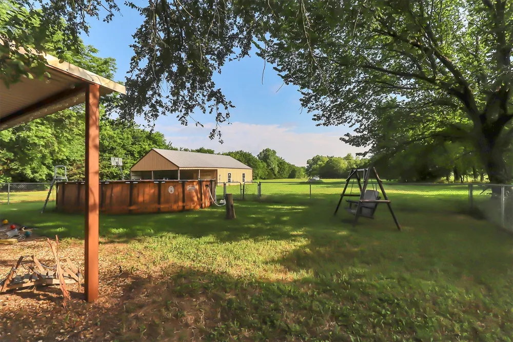 1468 County Road 4015 Savoy, TX 75479