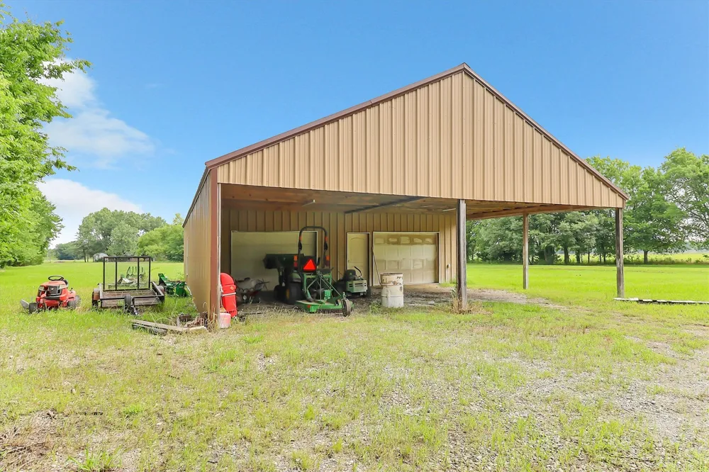 1468 County Road 4015 Savoy, TX 75479