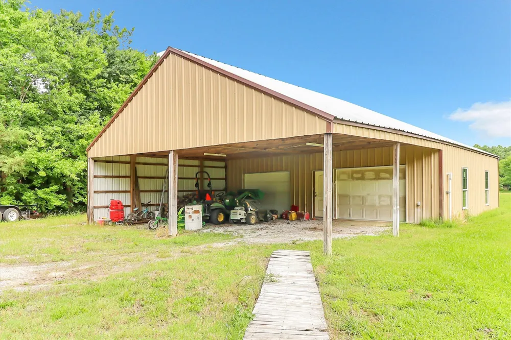 1468 County Road 4015 Savoy, TX 75479