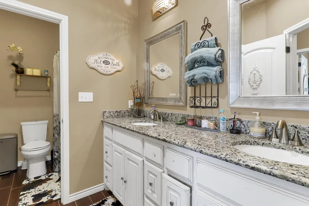 1468 County Road 4015 Savoy, TX 75479