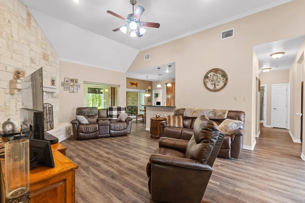 361 Rs County Road 3390 Emory, TX 75440