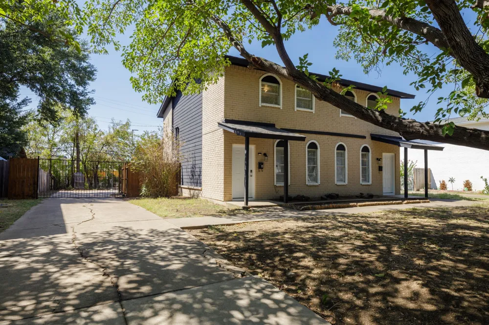 2406 Hollandale Circle Arlington, TX 76010