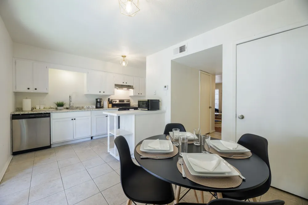 2406 Hollandale Circle Arlington, TX 76010