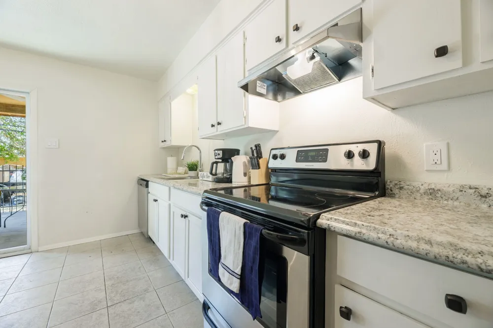 2406 Hollandale Circle Arlington, TX 76010