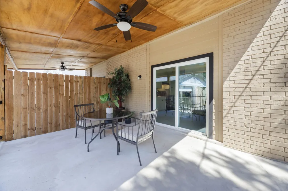 2406 Hollandale Circle Arlington, TX 76010