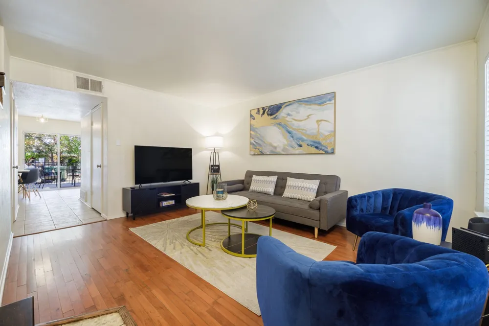 2406 Hollandale Circle Arlington, TX 76010