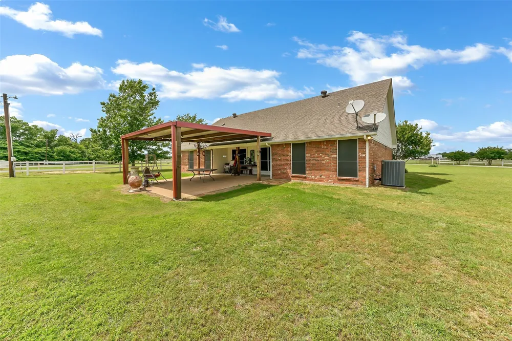 2113 FM 2123 Paradise, TX 76073