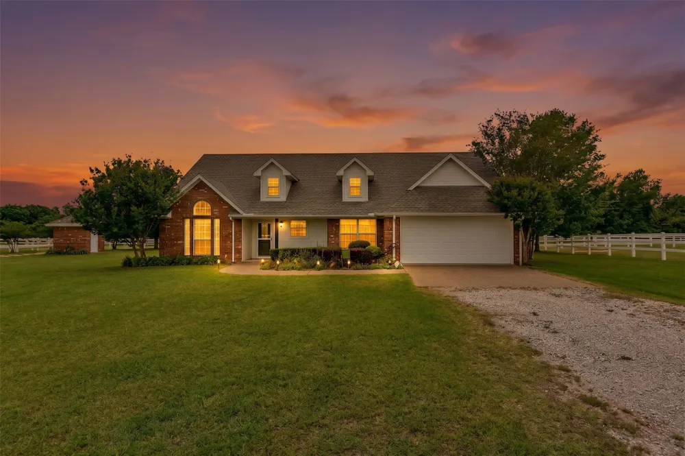 2113 FM 2123 Paradise, TX 76073