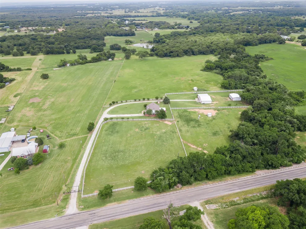 2113 FM 2123 Paradise, TX 76073