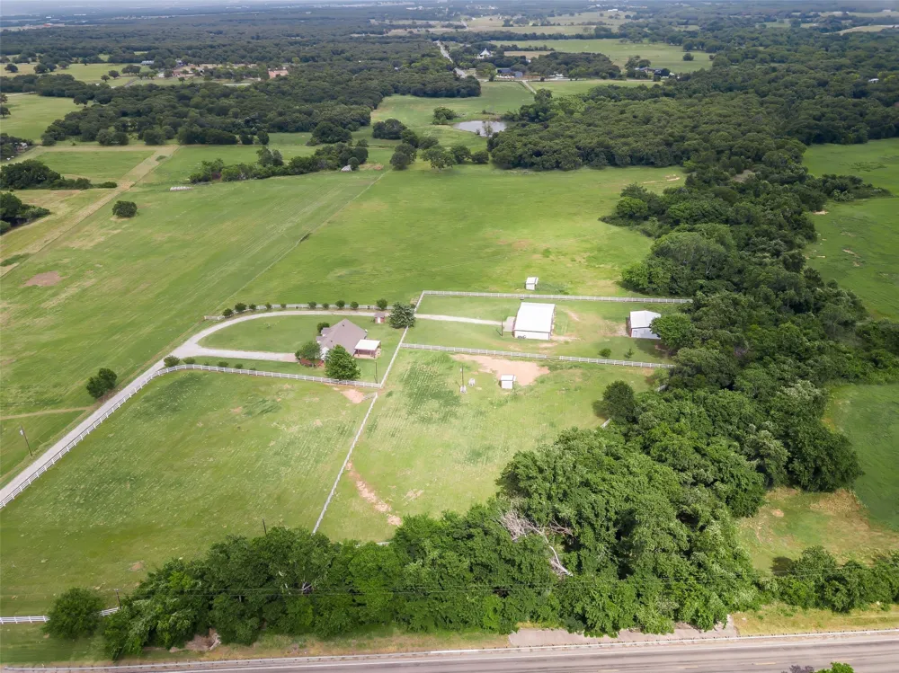 2113 FM 2123 Paradise, TX 76073