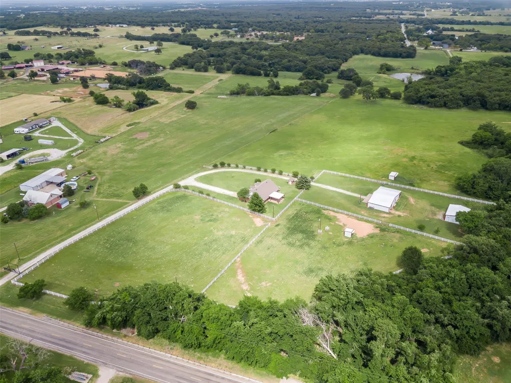 2113 FM 2123 Paradise, TX 76073