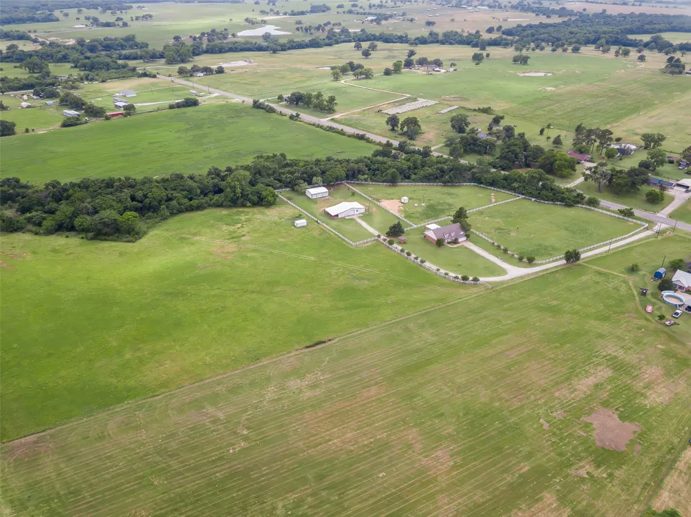 2113 FM 2123 Paradise, TX 76073