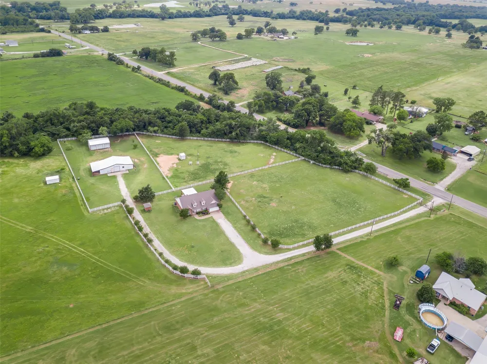 2113 FM 2123 Paradise, TX 76073