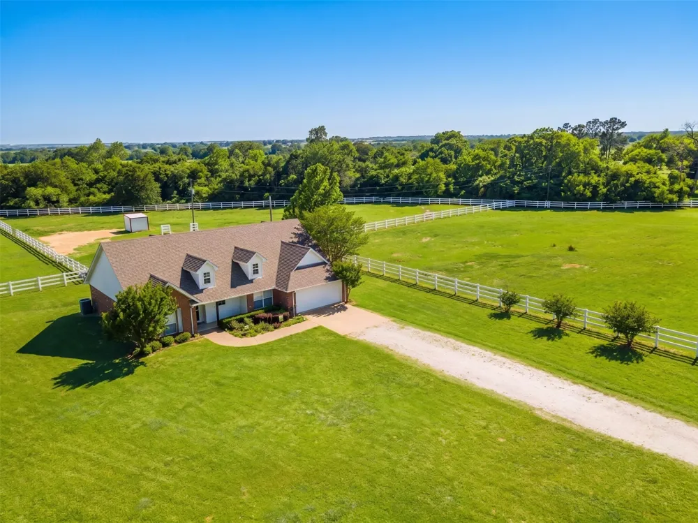 2113 FM 2123 Paradise, TX 76073