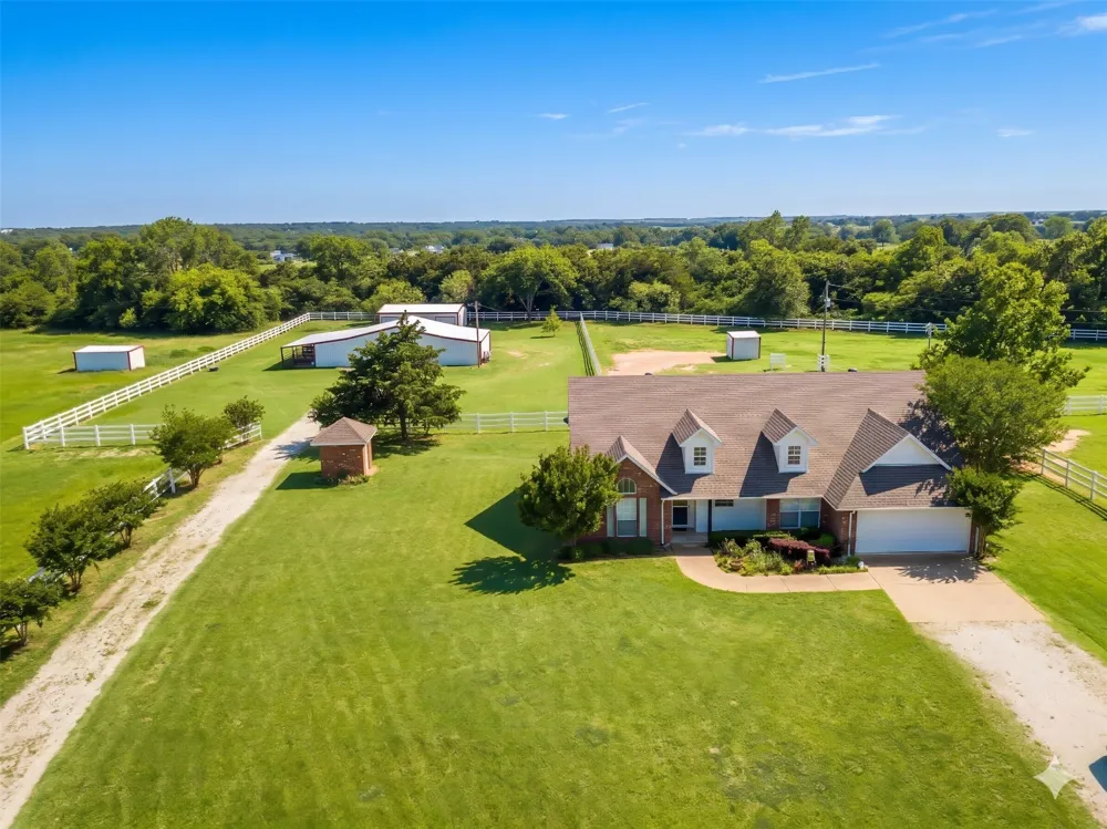 2113 FM 2123 Paradise, TX 76073