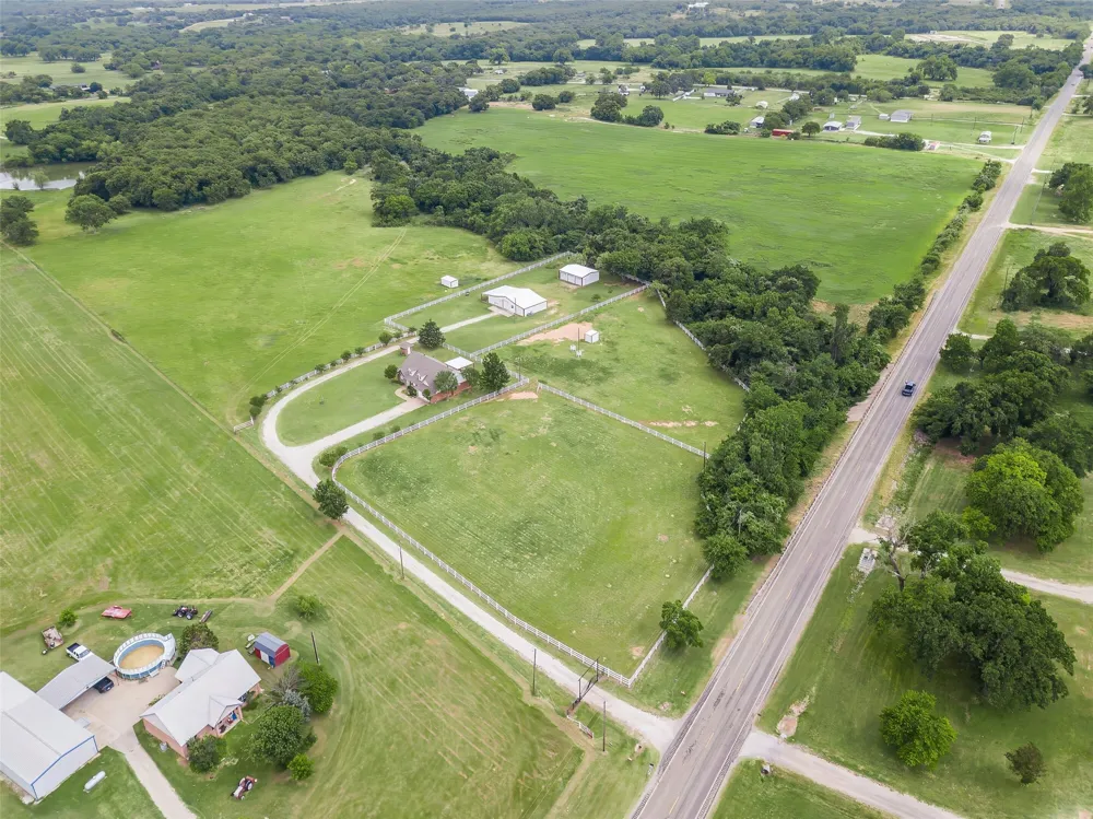 2113 FM 2123 Paradise, TX 76073