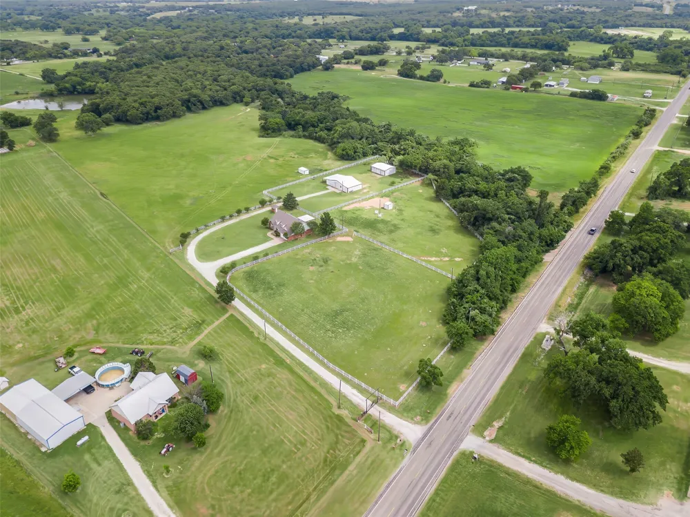 2113 FM 2123 Paradise, TX 76073