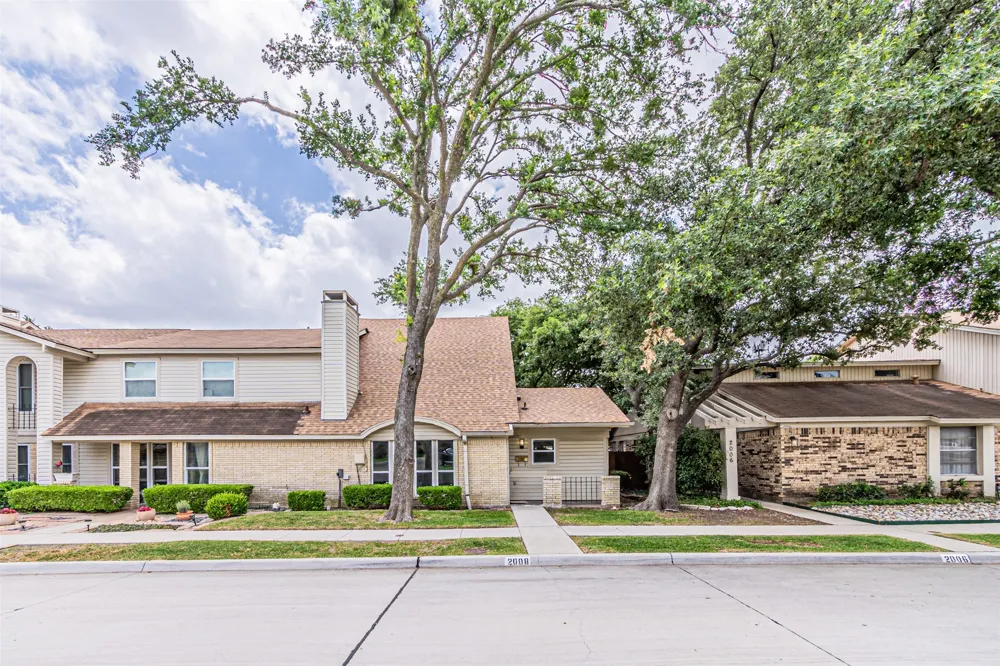 2008 Clubridge Drive Carrollton, TX 75006