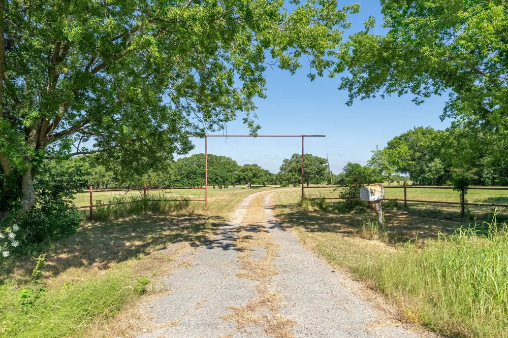 27659 US Highway 377 Gordonville, TX 76245