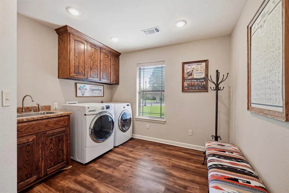 201 Hillside Lane Lindsay, TX 76250