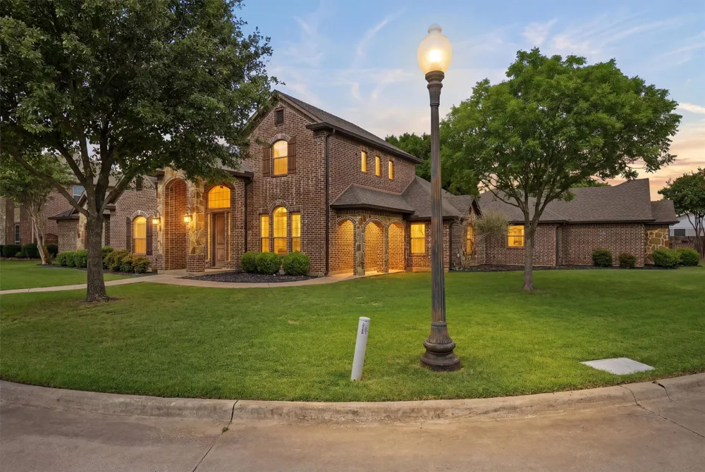 201 Hillside Lane Lindsay, TX 76250