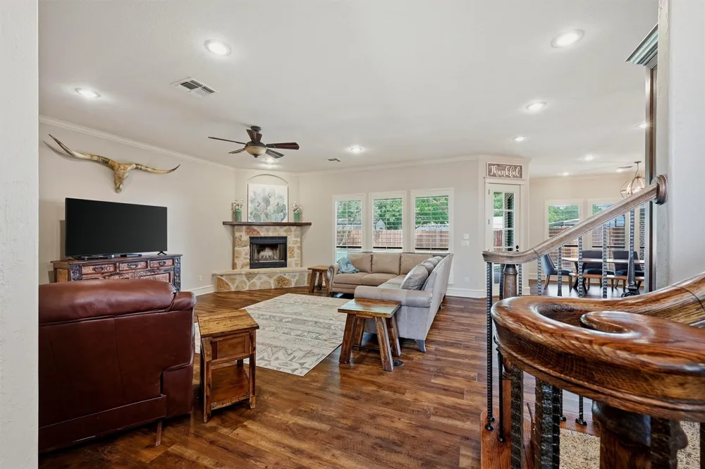 201 Hillside Lane Lindsay, TX 76250