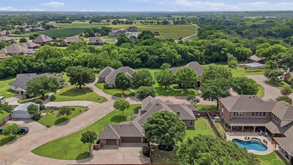 201 Hillside Lane Lindsay, TX 76250
