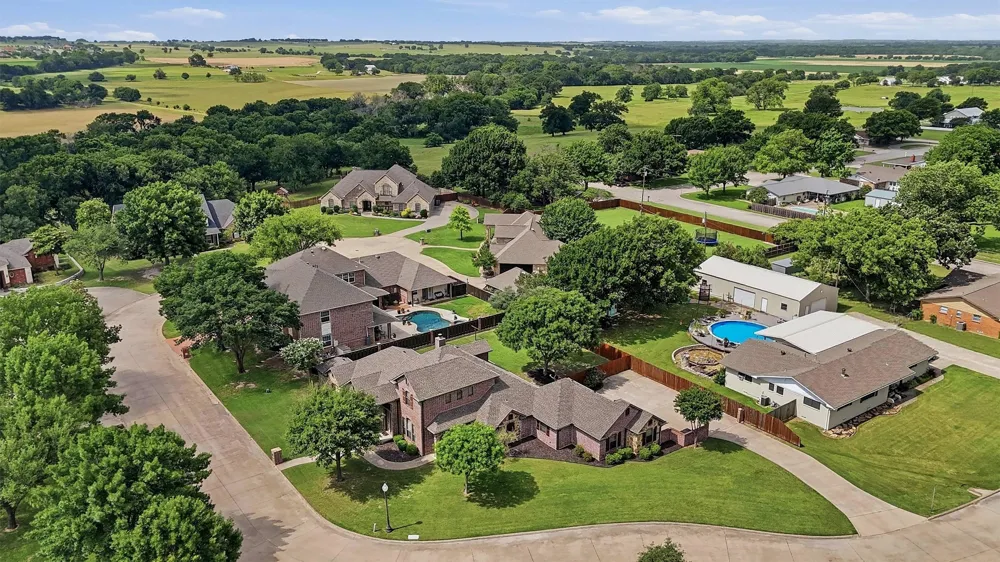 201 Hillside Lane Lindsay, TX 76250